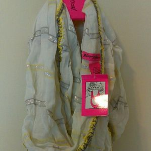 Betsy Johnson Scarve